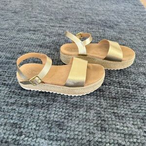 Cat & Jack Gold Platform Sandals for Kids